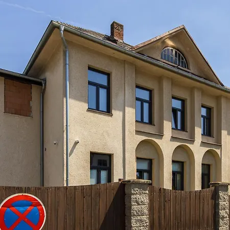 Apartman Seifertova Apartment *